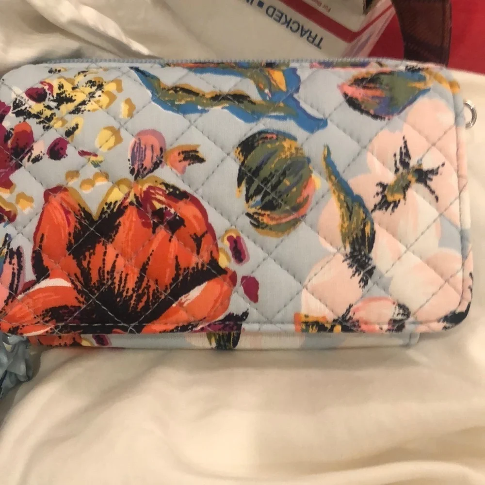VERA BRADLEY RFID ALL IN ONE SEA AIR FLORAL WRISTLET CROSSBODY BAG NWT